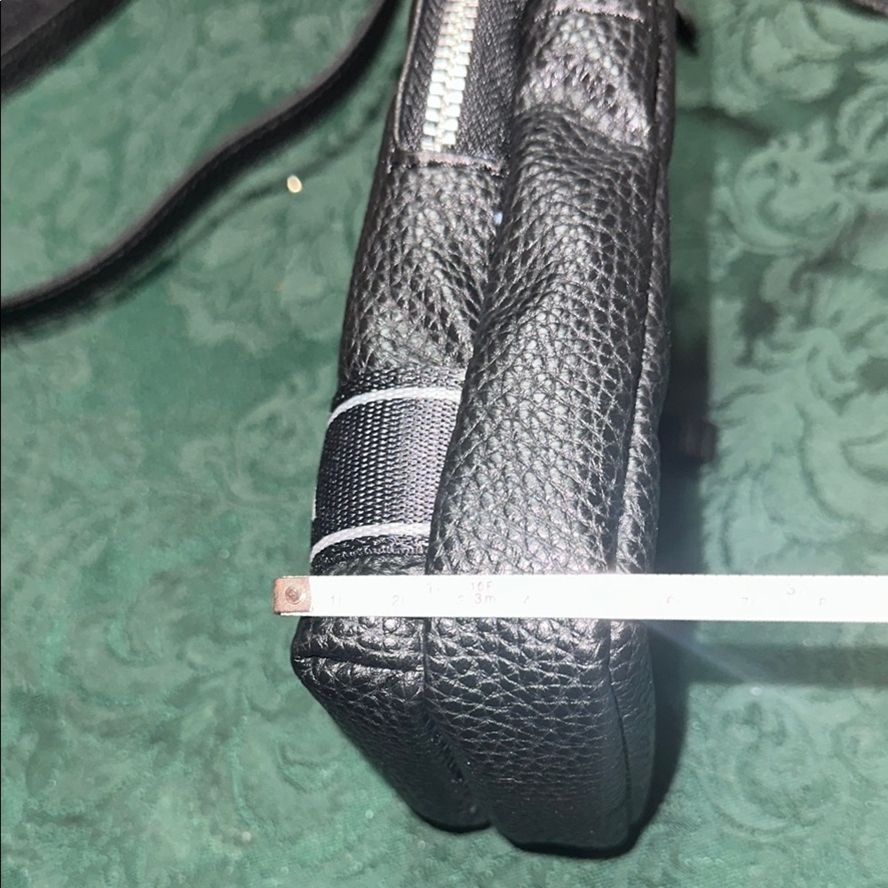 Nautica PEBBELED EMBORIDERED LOGO
CROSSBODY PHONE BAG - Picture 13 of 13